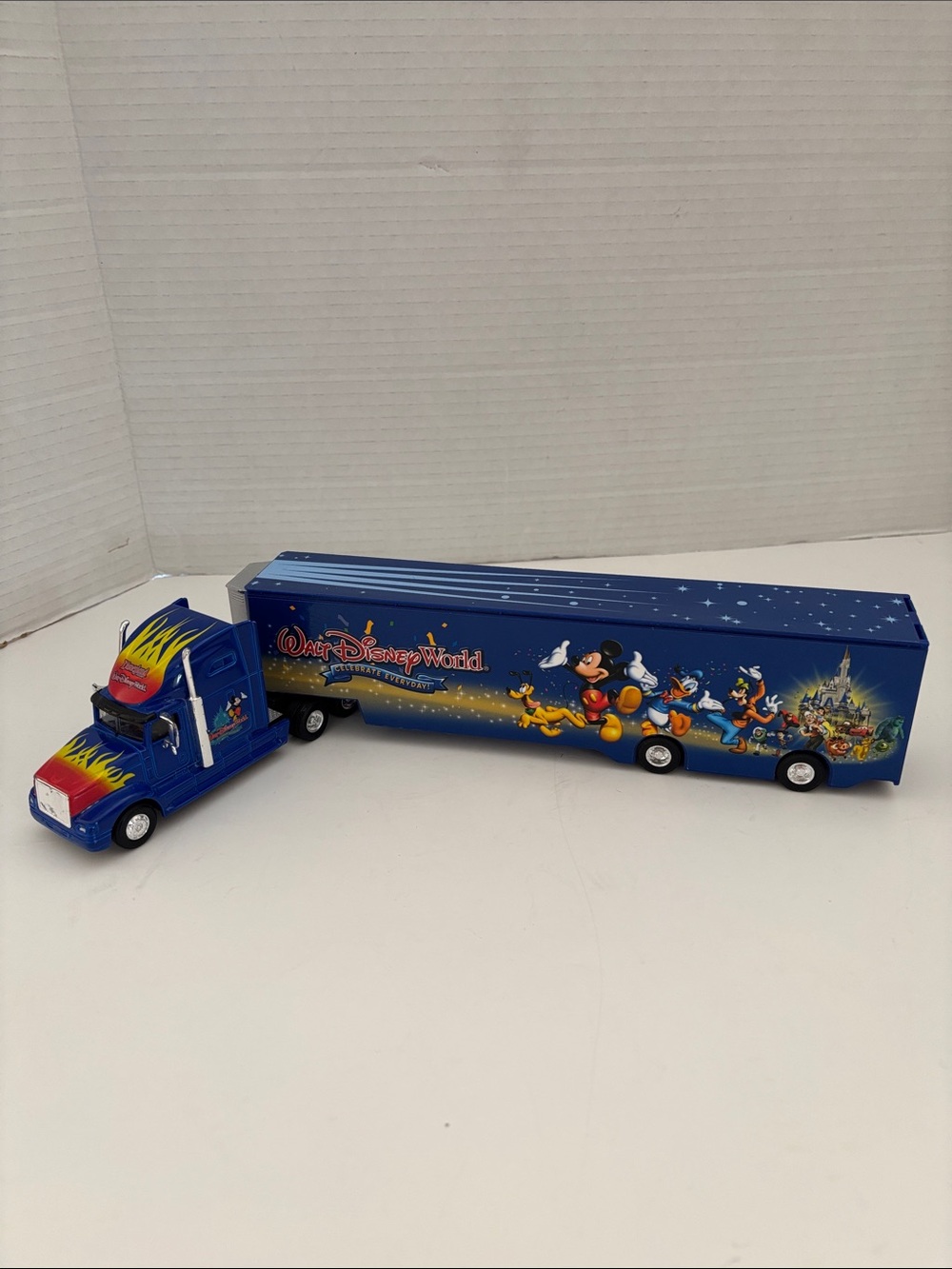 Hot Wheels Die-cast Disney Resort Semi Truck & Trailer